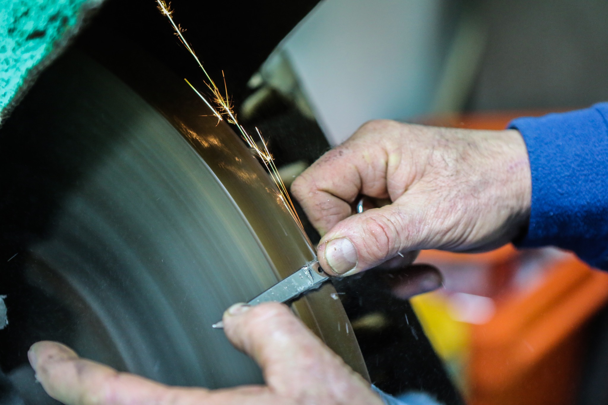 Arrotino abano terme affilatura coltelli su pietra naturale
