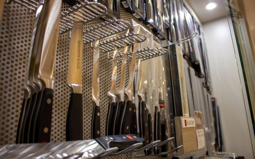 Coltelli per affettare la carne: guida al migliore per l’uso professionale in cucina